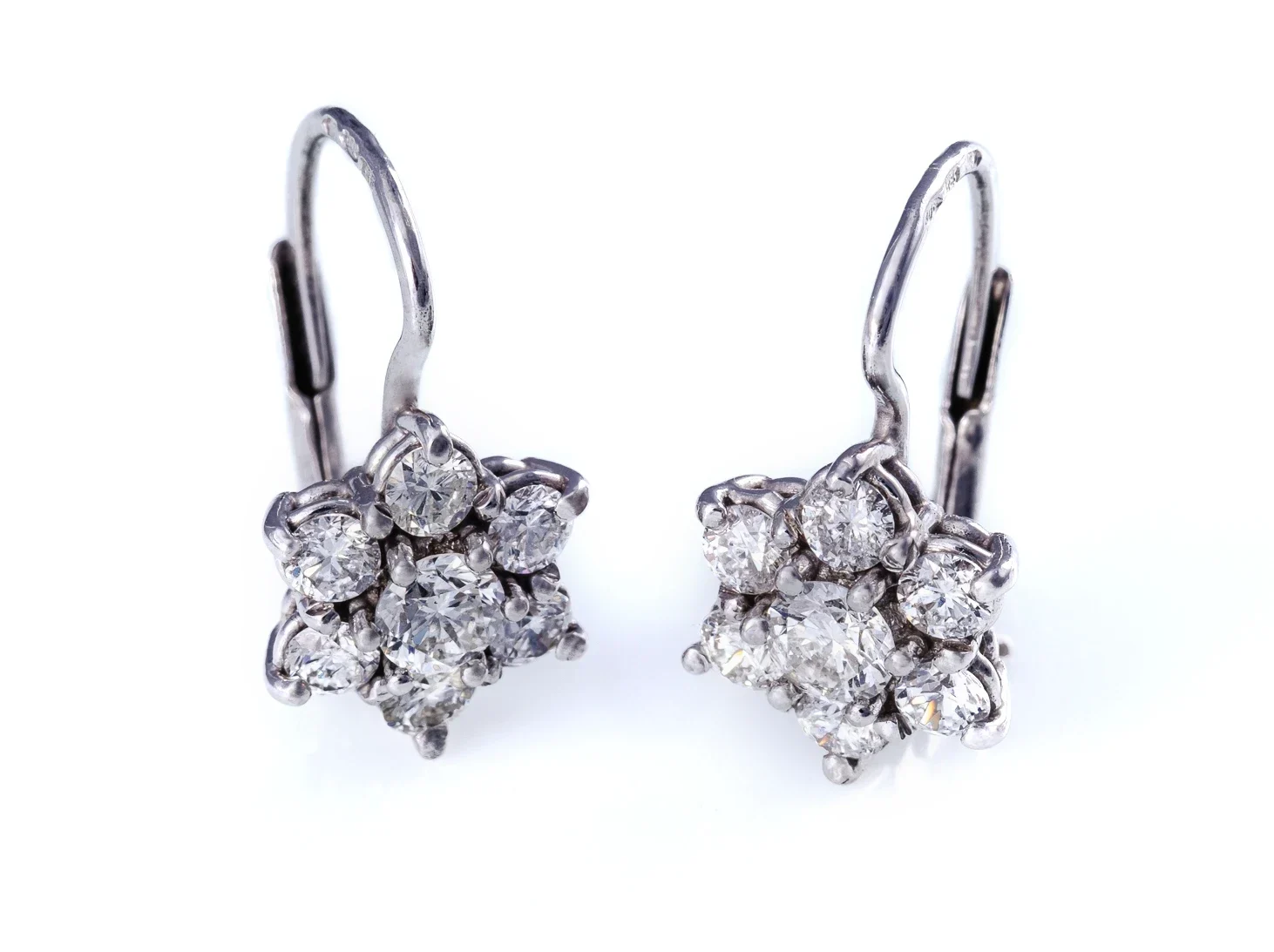 Náušnice s brilianty ve tvaru kytice